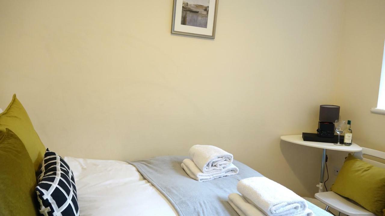 Heathrow Ensuite Rooms- Auto Check In Londres Exterior foto